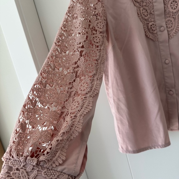 Elegant Lace Detail Women's Top - sandy pink - Picture 2 of 4